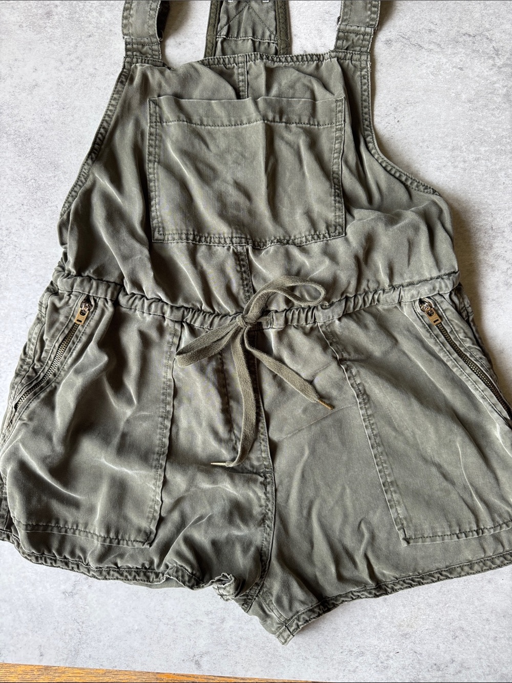 Wilfred Free Aritzia Olive Utility Shortalls Romper Size M - Picture 4 of 8